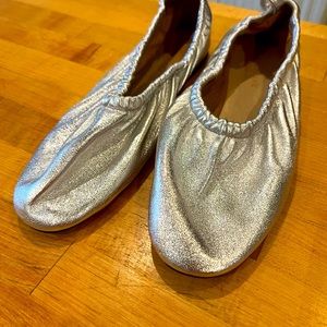 Everlane Silver Flats - Size 8 - NWOT